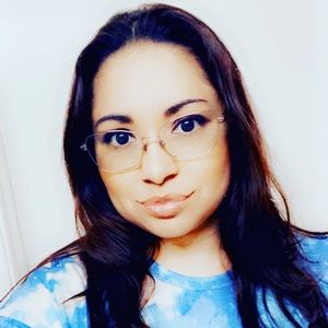 Meet your Posher, Carolina